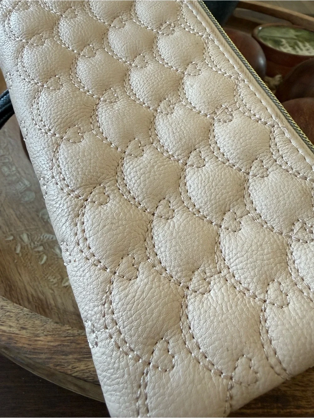 New Betsey Johnson Women’s Ivory & Black Zip Wallet Quilted Floral Appliques 3D